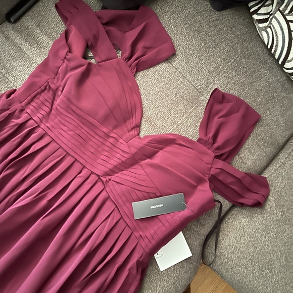 BNWT LULUS BRIDESMAIDS BURGUNDY MAKE ME MOVE DRESS - Picture 4 of 4